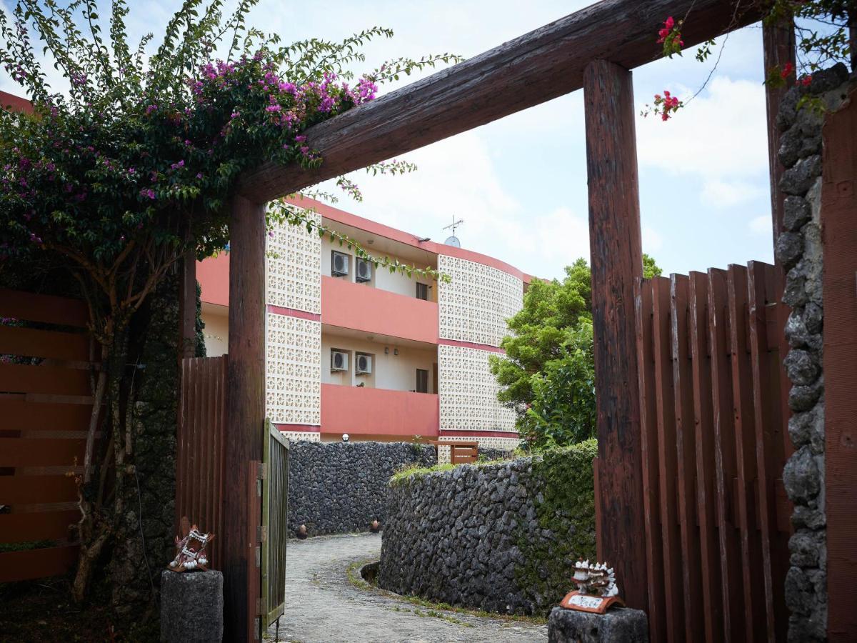 Hotel Murasakimura Yomitan Zewnętrze zdjęcie